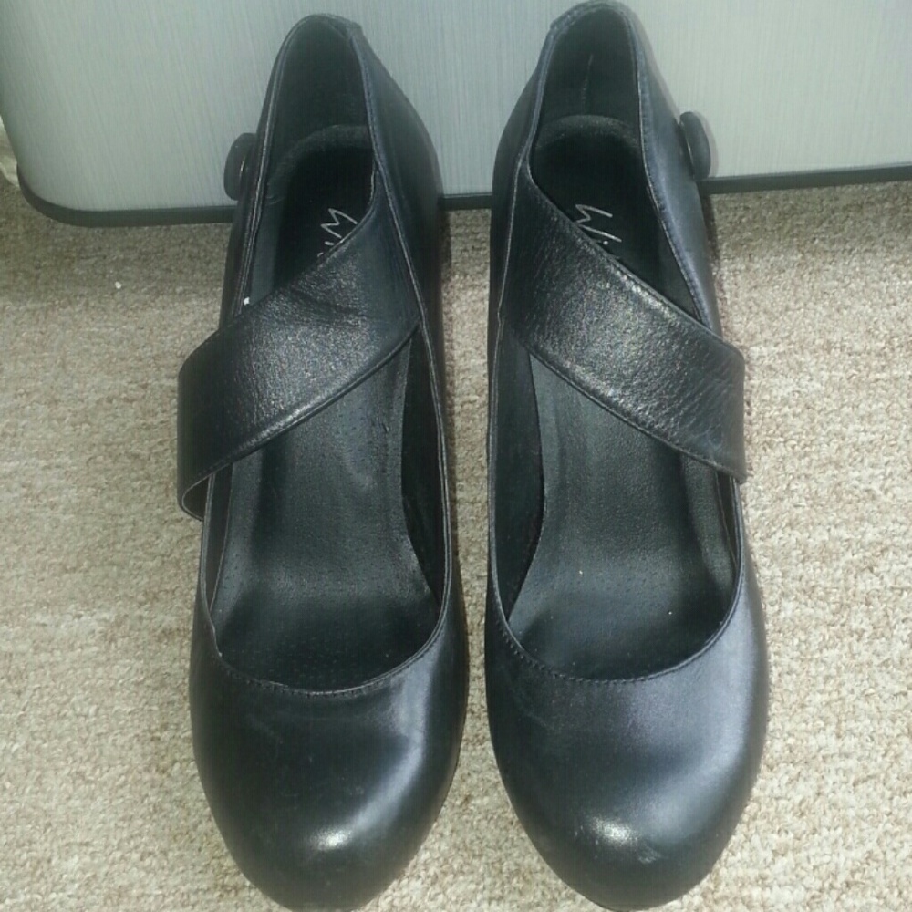 Wild pair leather upper shoe in 7.5