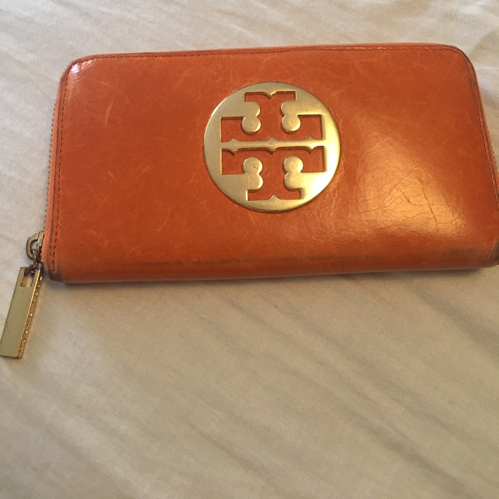 Tory Burch zippy wallet