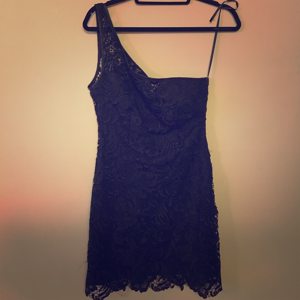 🌸SALE🌸ABSOLUTELY GORGEOUS one shoulder dress