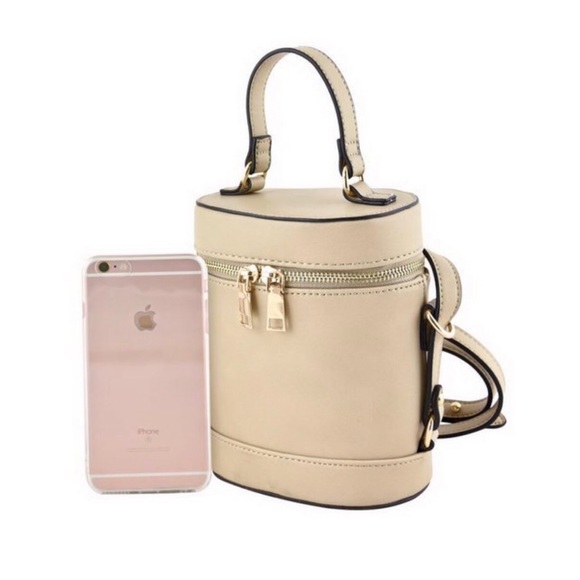 Bucket bag 💋 - Picture 2 of 4