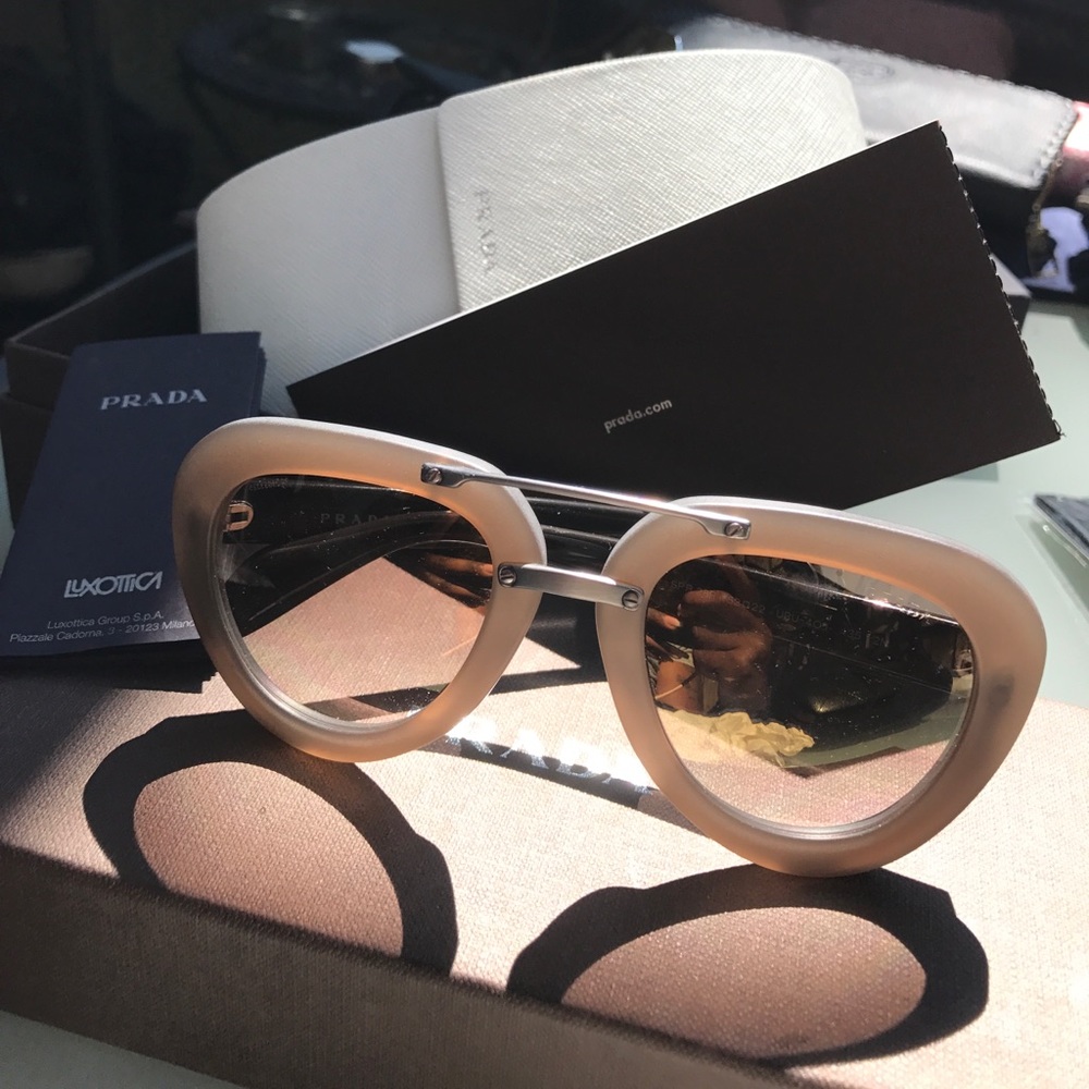 🕶PRADA BNIB. SUNNIES BROWN ALL CASES AND INFO 🔥