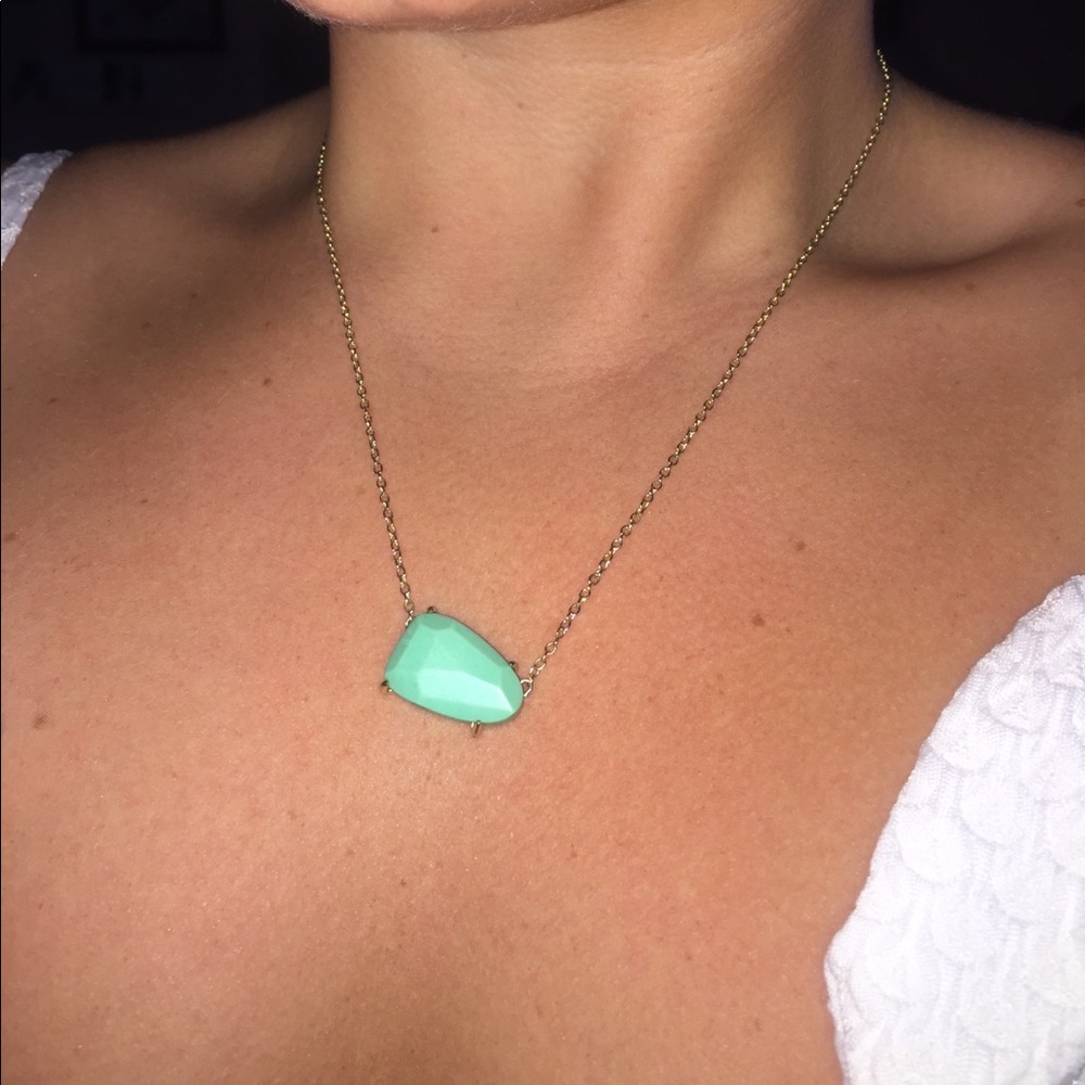 Kendra Scott Isla necklace