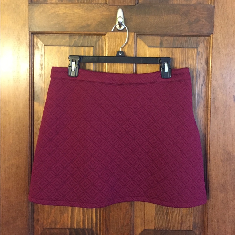 FOREVER 21 BURGUNDY MINI SKIRT