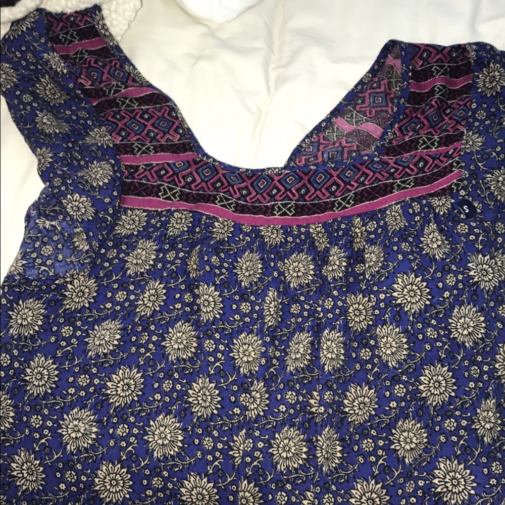 Hollister shirt size small