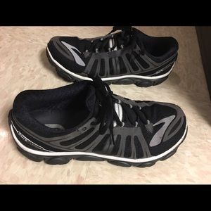 Men's size 10 Pure Flow Brooks running shoe