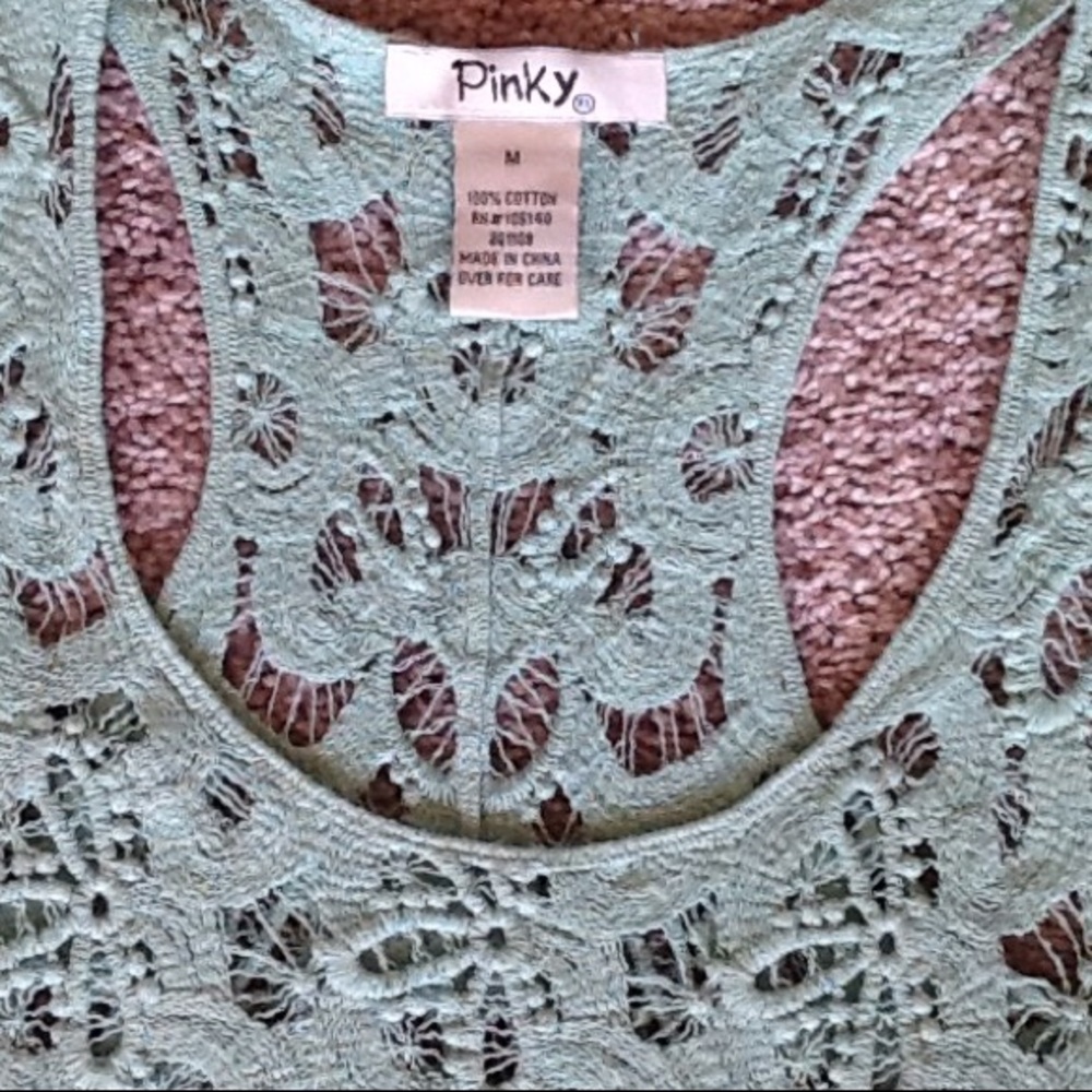 🌴 Adorable Tank Top!🌴 - Picture 2 of 3