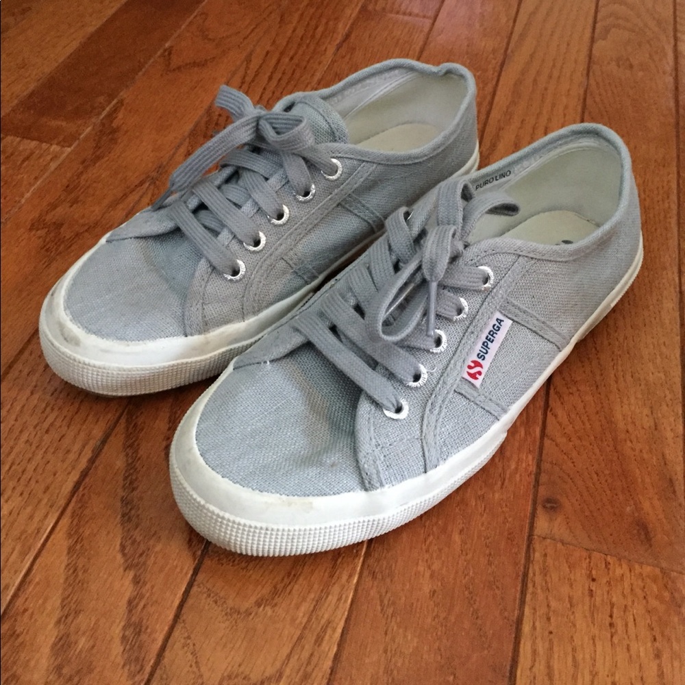 Grey Superga sneakers!