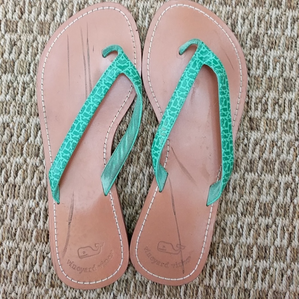Vineyard Vines flip flops