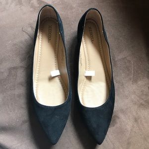 Black point toe flats