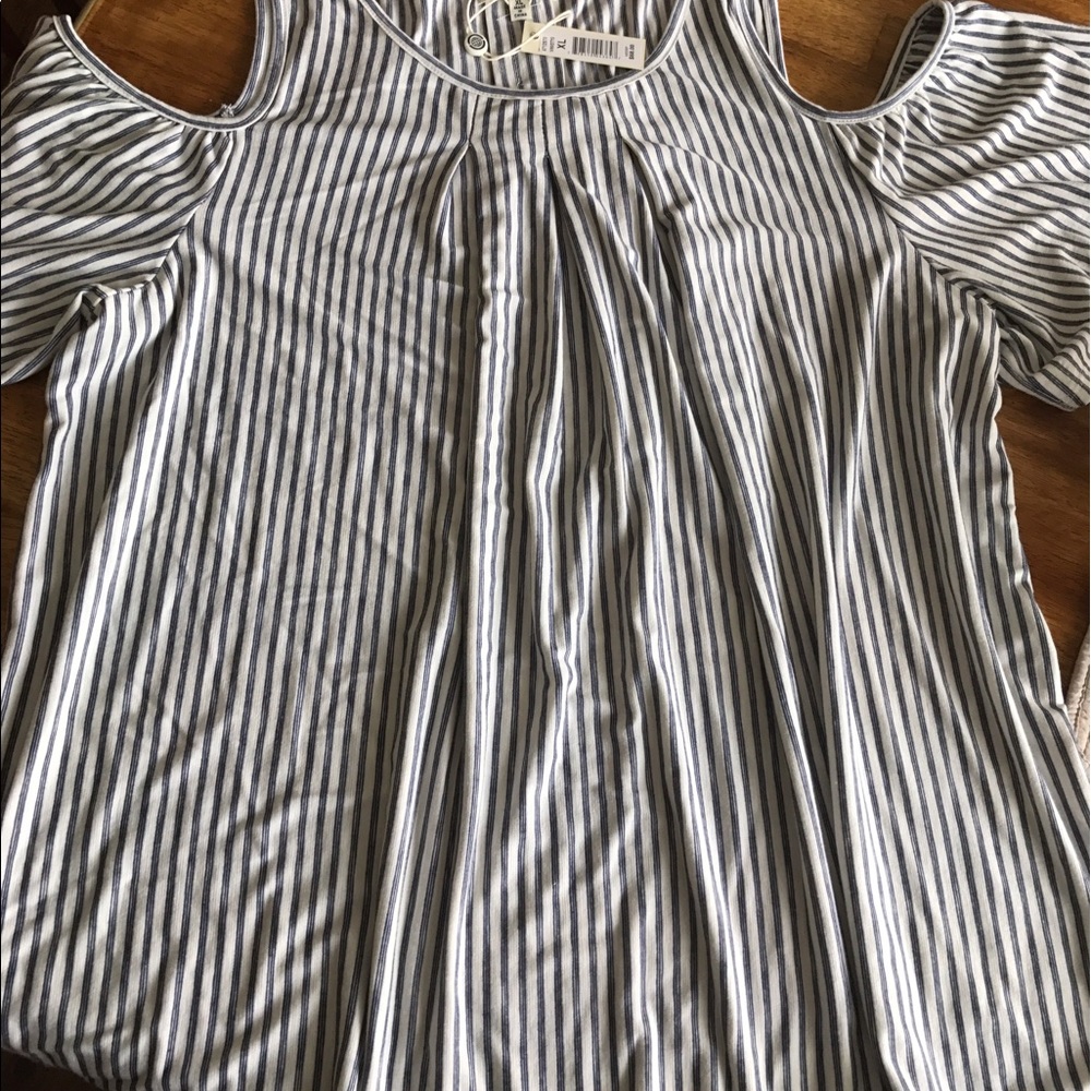 Max studio cold shoulder top