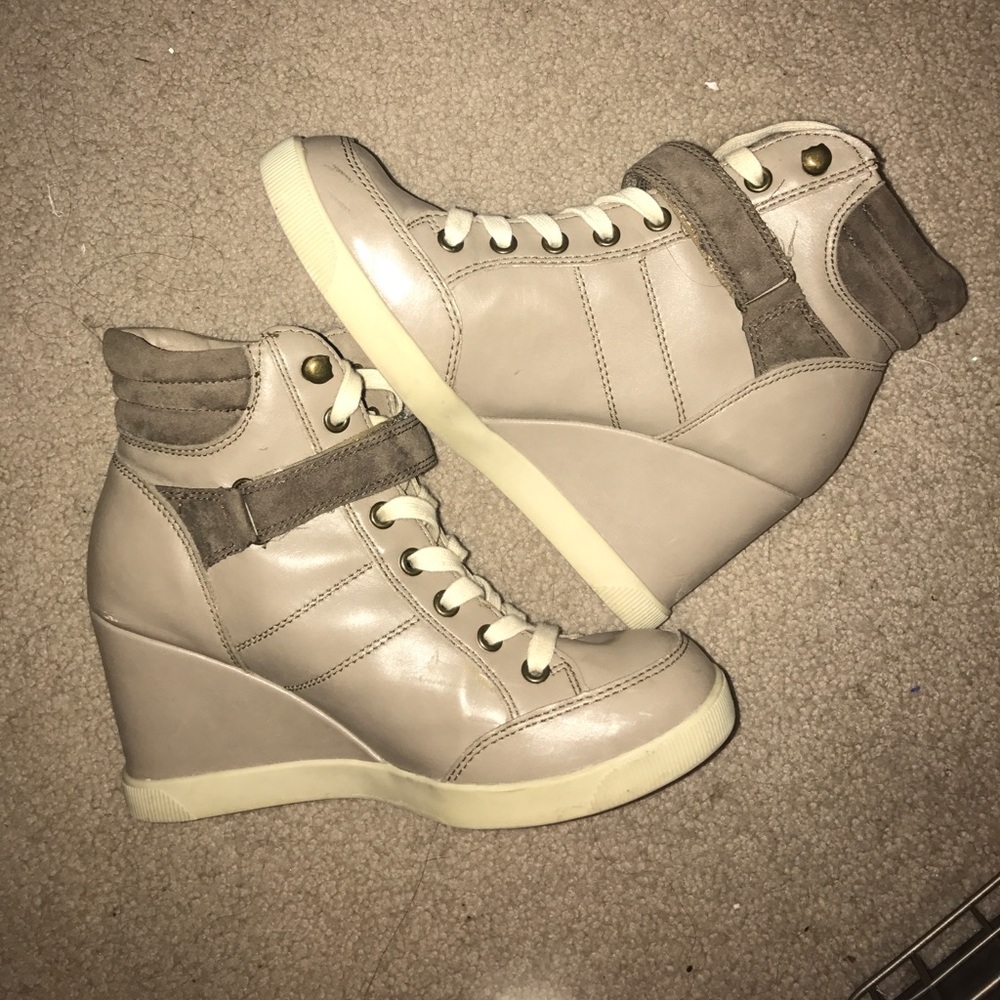 Sneaker wedges super cute and in good condition