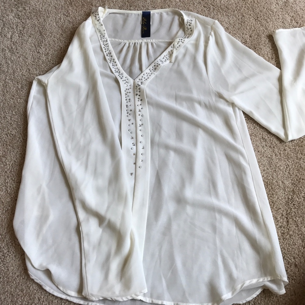 Francesca's white top