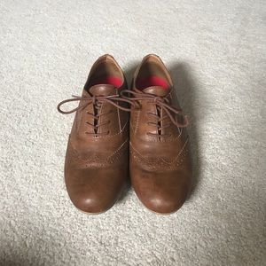 Light brown oxfords. 🚨FINAL PRICE DROP🚨