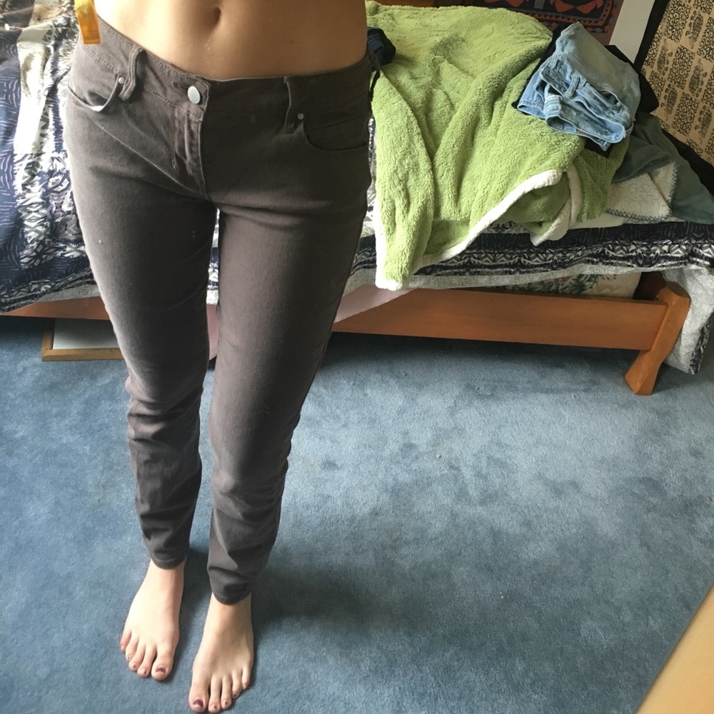 Bullhead Taupe low rise skinniest jeans