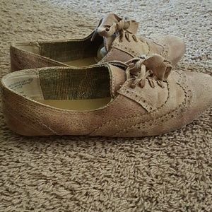 Lace-Up Oxford/Ballet Flats