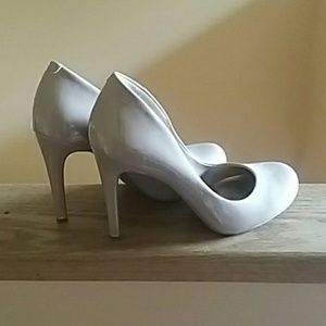 Jessica Simpson pumps