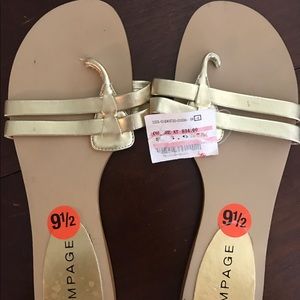 NWT Gold Rampage Sandals in Size 9.5