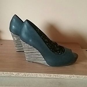 Black open for shoes