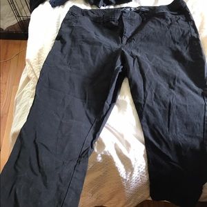 GAP Black cropped pants