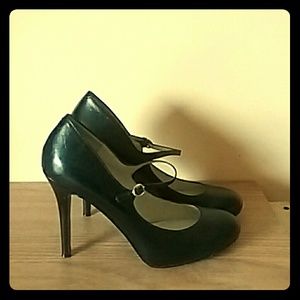 Black high heel pumps
