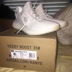 Yeezy 350 v2 cream size 8.5.