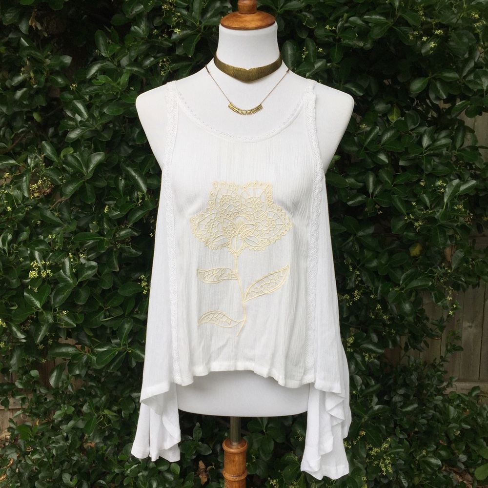 Altar'd State // Embroidered Tank // Medium