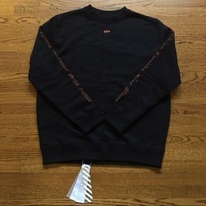 Black Off White x Vlone crew neck long sleeve.