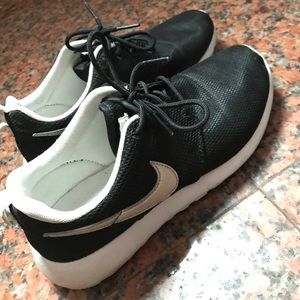Women nike roshes