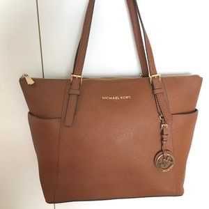 Authentic Michael Kors Jet Set Medium Top Zip Tote