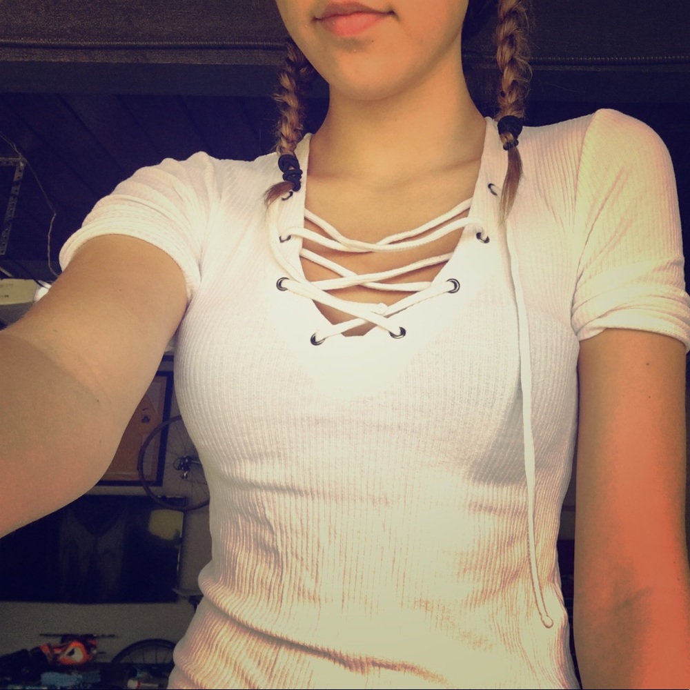 TOPSHOP CRISS CROSS TEE
