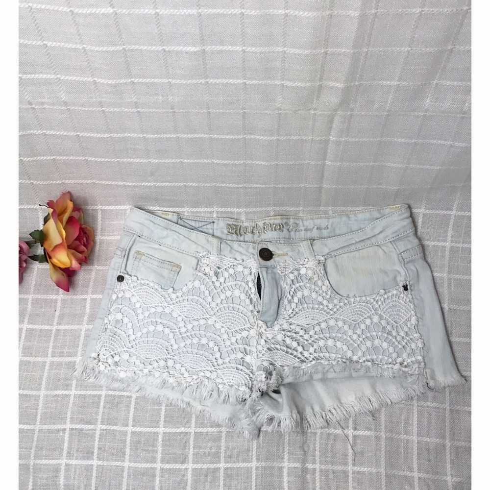❌SOLD❌ Laced jean shorts