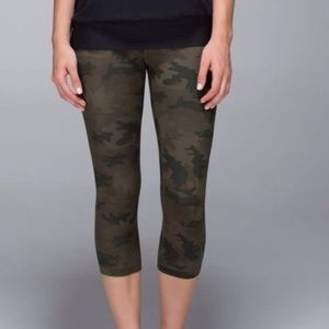 Lululemon camo Wunder Under capri