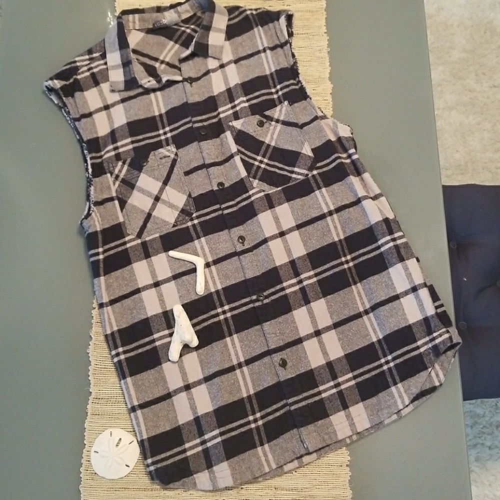 H&M cut off flannel tank