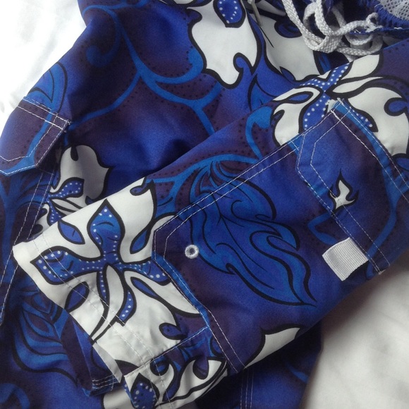 Boys Blur Floral Bathing Suit, Medium - Picture 3 of 3