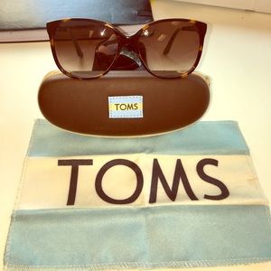 TOMS NWOT Sunglasses w/Hard Case
