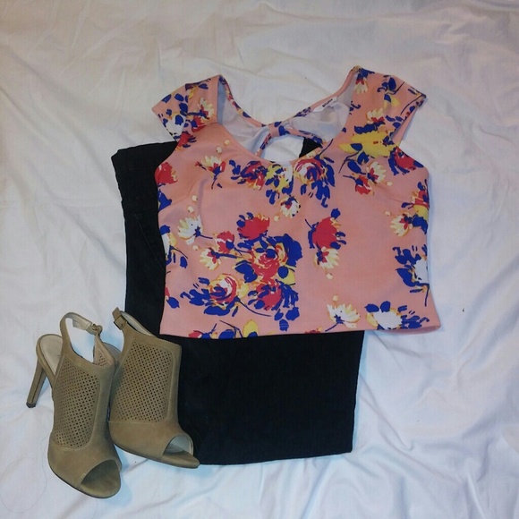 CANDIE's CROP TOP - Picture 1 of 4