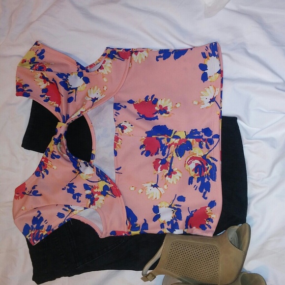 CANDIE's CROP TOP - Picture 2 of 4