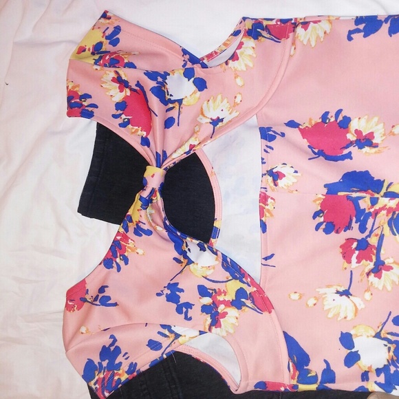 CANDIE's CROP TOP - Picture 4 of 4