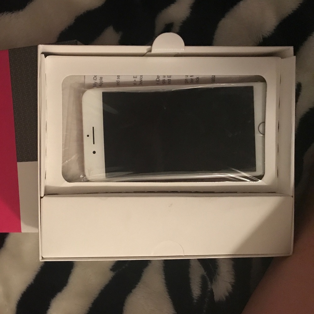iPhone 7 Plus - Picture 2 of 2