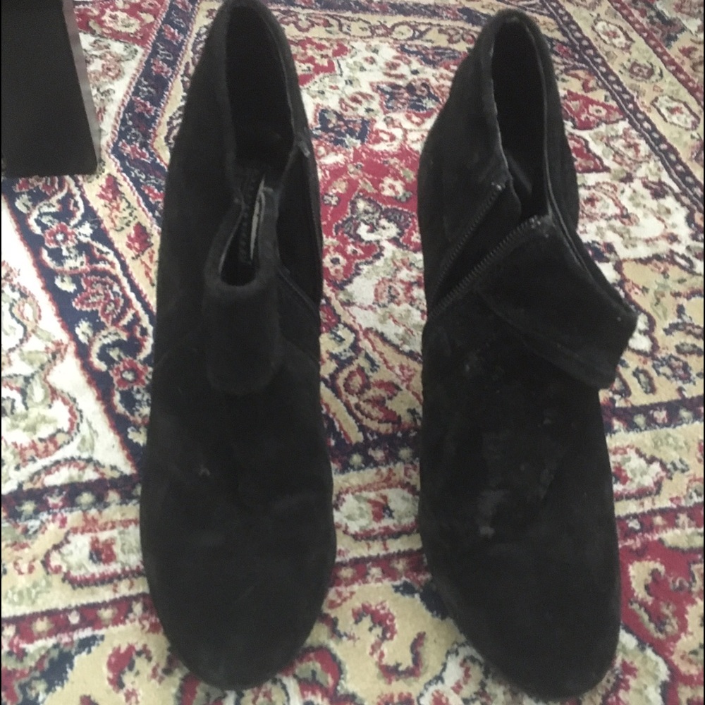 Black short heeled boots