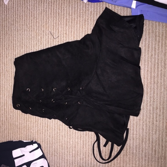 Black faux suede shorts - Picture 3 of 5