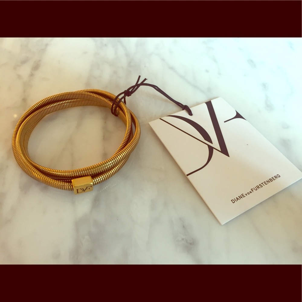 Diane con Furstenberg (DVF) gold chain bracelet
