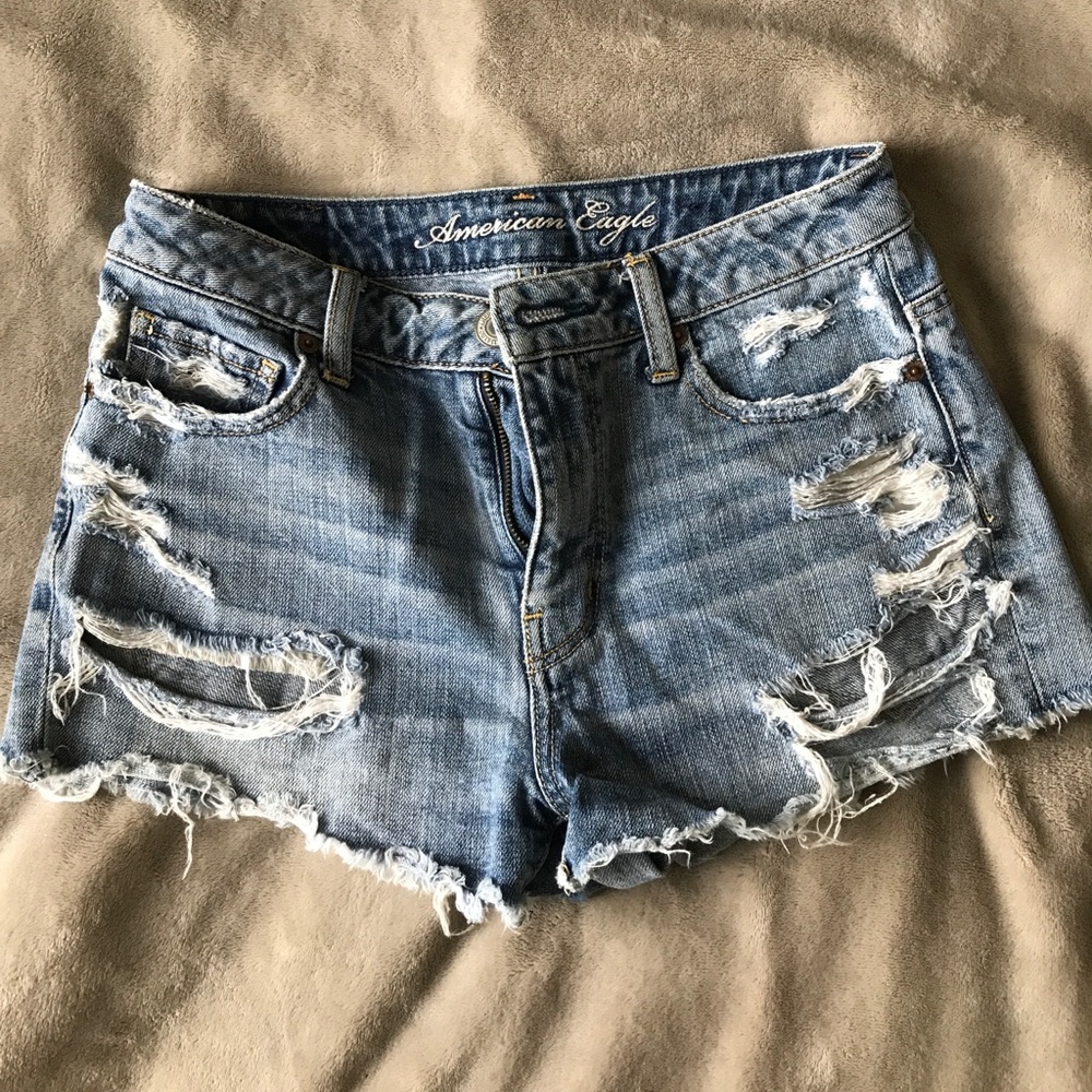American eagle distressed denim jean shorts ✨