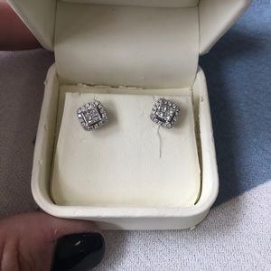 14KWG Diamond Earrings