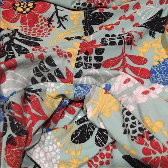 Lularoe one size leggings, hearts and foliage - Picture 3 of 3