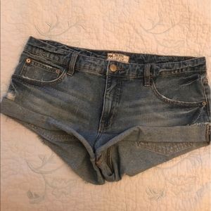 Free people medium denim shorts! ❤️👍🏻❤️