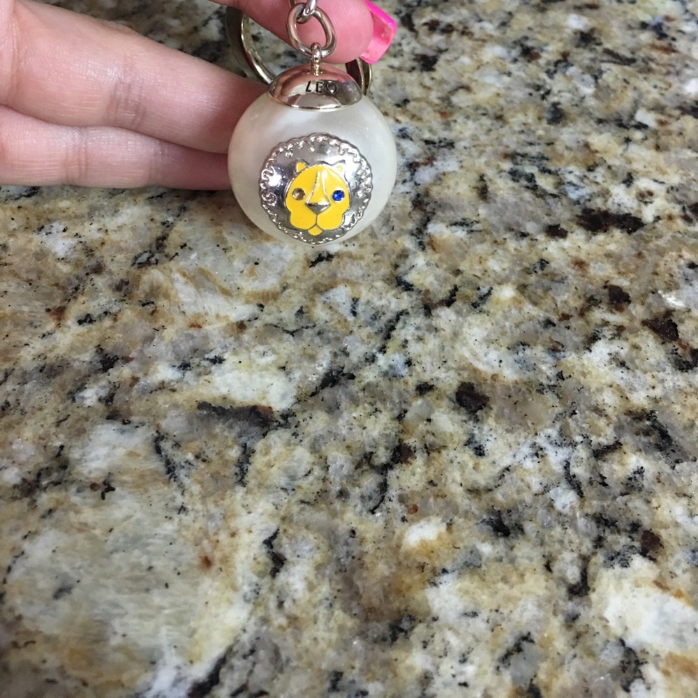 Kate spade Leo keychain