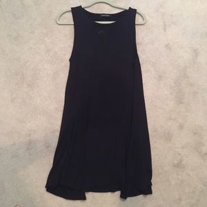 Sleeveless navy dress