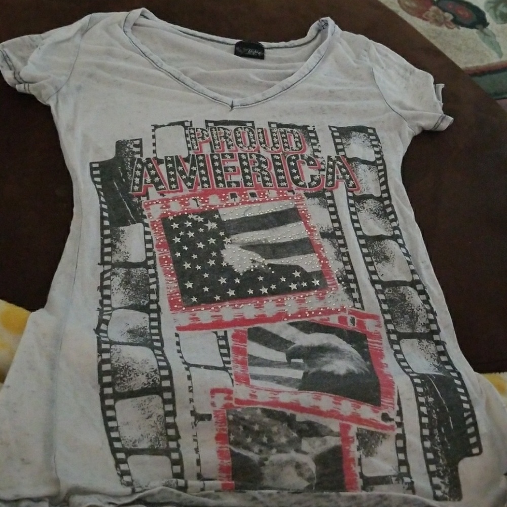 daytrip v neck shirt