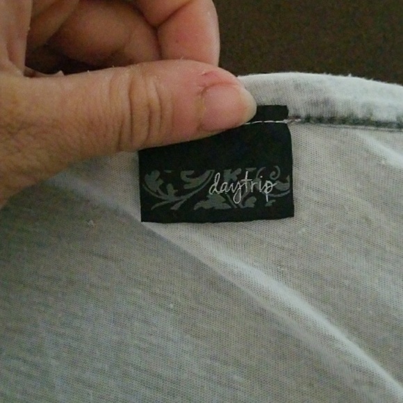 daytrip v neck shirt - Picture 2 of 3